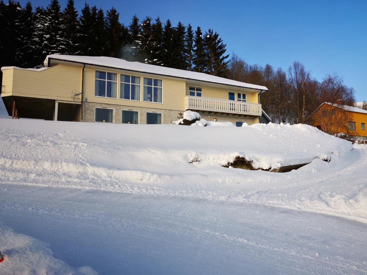 Lyngen, Mackay Appartment, Lyngen Lyngseidet Zewnętrze zdjęcie