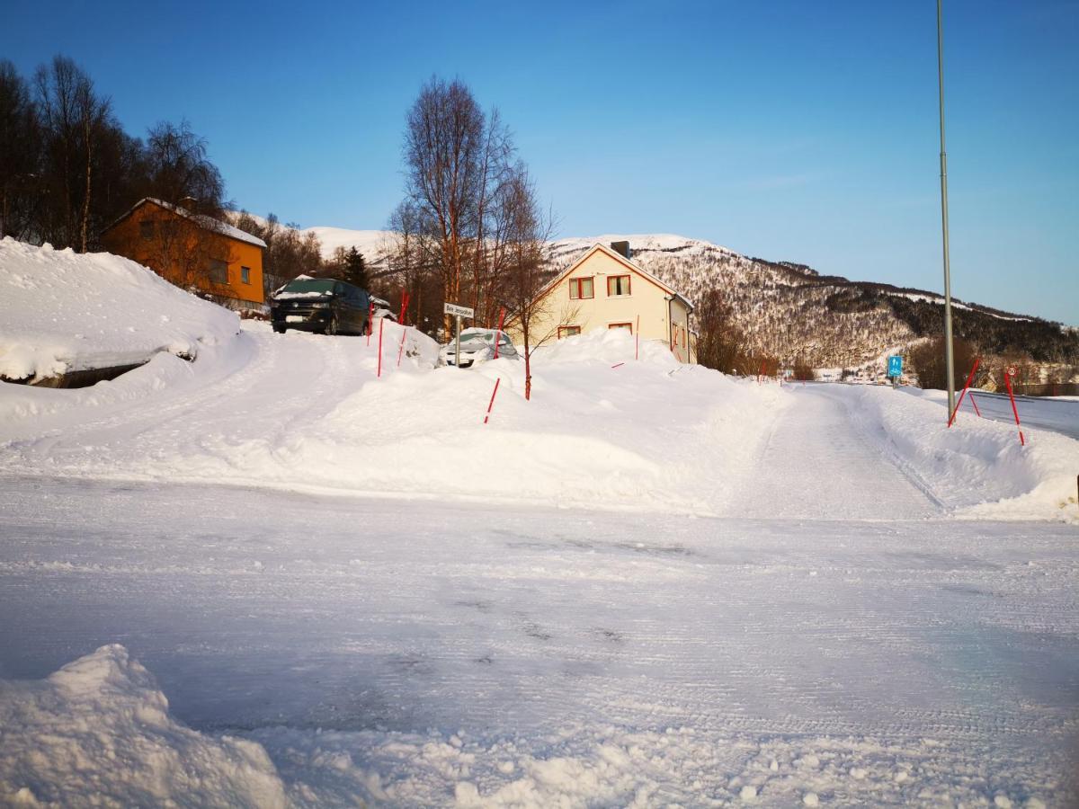 Lyngen, Mackay Appartment, Lyngen Lyngseidet Zewnętrze zdjęcie
