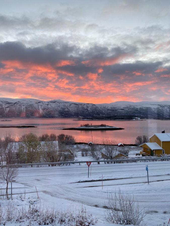 Lyngen, Mackay Appartment, Lyngen Lyngseidet Zewnętrze zdjęcie