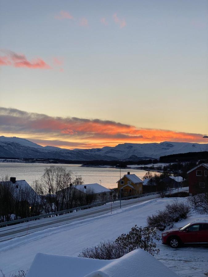 Lyngen, Mackay Appartment, Lyngen Lyngseidet Zewnętrze zdjęcie