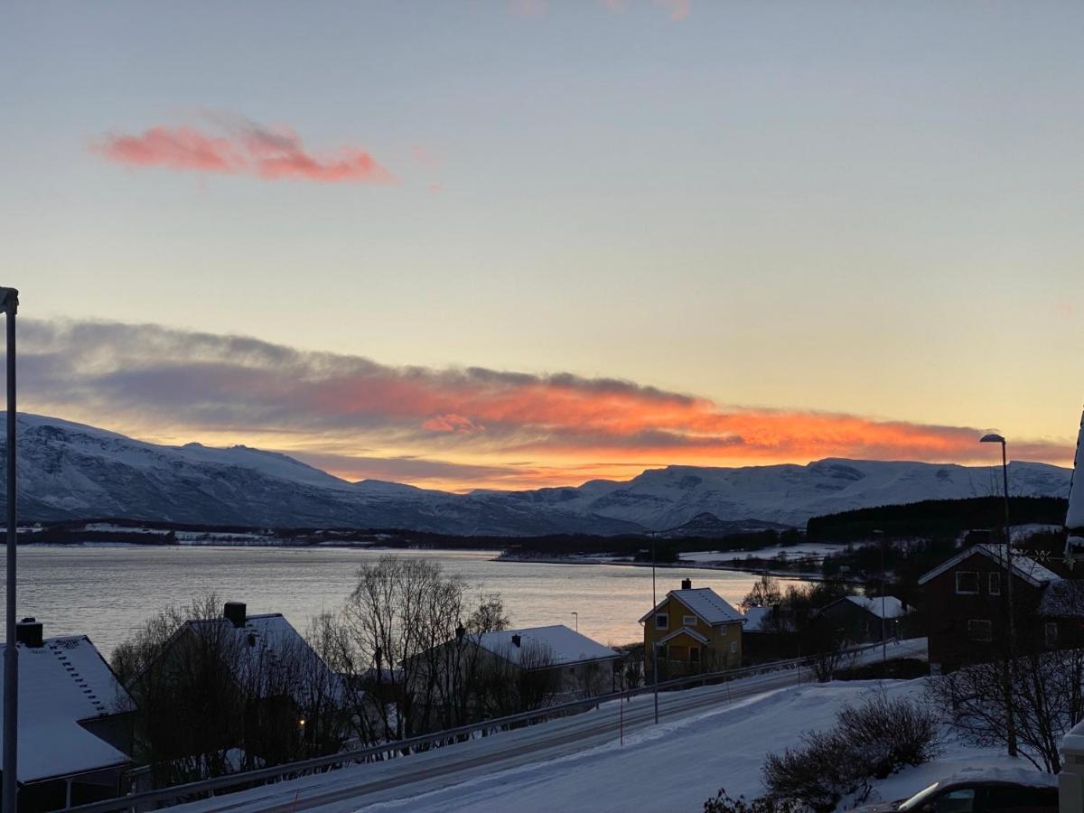 Lyngen, Mackay Appartment, Lyngen Lyngseidet Zewnętrze zdjęcie