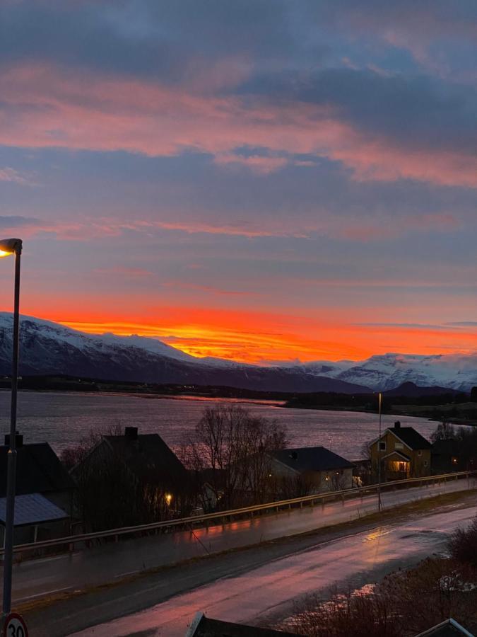 Lyngen, Mackay Appartment, Lyngen Lyngseidet Zewnętrze zdjęcie